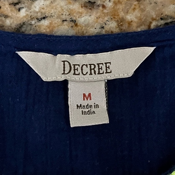 Vtg Decree Womens Blue Embroidered Peasent Boho Crinkle Blouse Modest TASSLE M - Picture 7 of 9